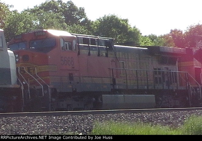 BNSF 5668